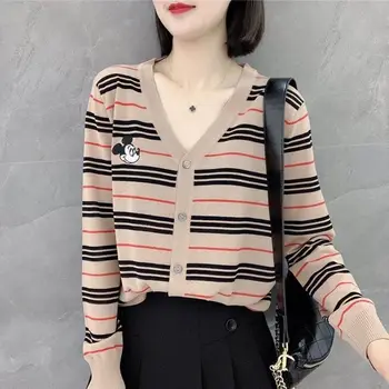 Megztas megztinis moteriška korėjos versija 2020 m. Pavasarį Naujas dryžuotas spalvų mados klasikinis paprastas mažas marškinėliai