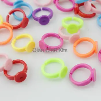 500pcs Vaikų Plastiko Žiedas Tuščias vaikams, Papuošalai Atsargų 9 mm klijai ant pad maišyti spalvas