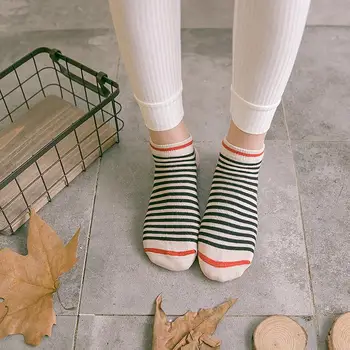 2017 naujas 10 vnt = 5 poros Korėja retro stiliaus juostele seklių burną moterų kojinės mados medvilnės moterų kojinės šlepetės