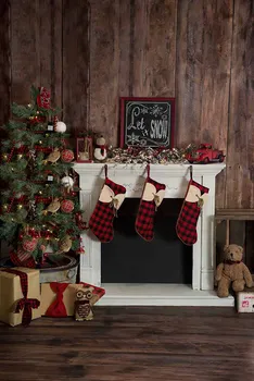 Fotografijos fonas Kalėdų eglutė židinys retro tamsiai ruda mediena, grindų fone fotostudija photocall raudonų kojinių dovanos
