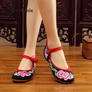 Moterų mielas kinų stiliaus siuvinėjimų raudoni batai panele laisvalaikio gėlių spausdinti bateliai lady stabdžių sistema juodi batai kietas street bateliai e2240